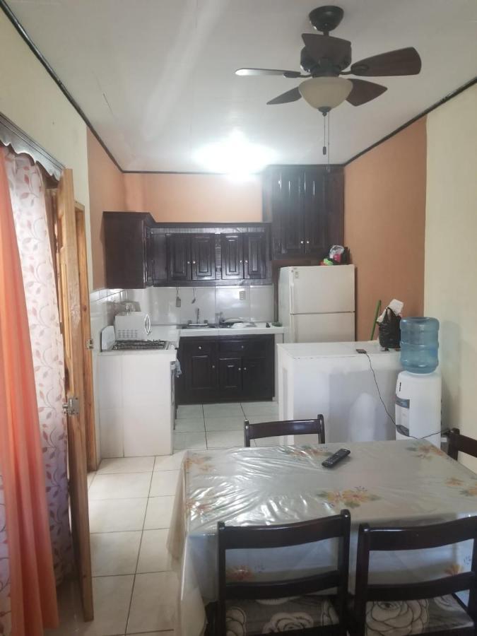 Elizabeth Enchantments La Ceiba Exterior foto